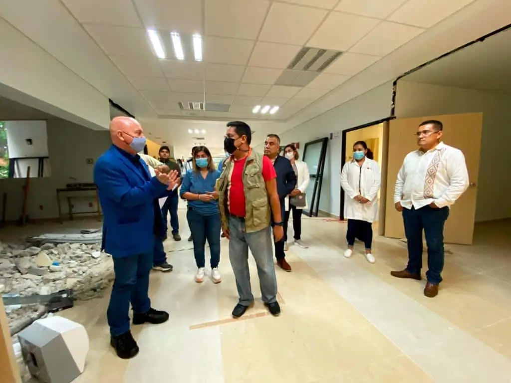 Dr. Pepe Cruz supervisa trabajos para la creación de la Clínica de Parto Humanizado en San Cristóbal de Las Casas