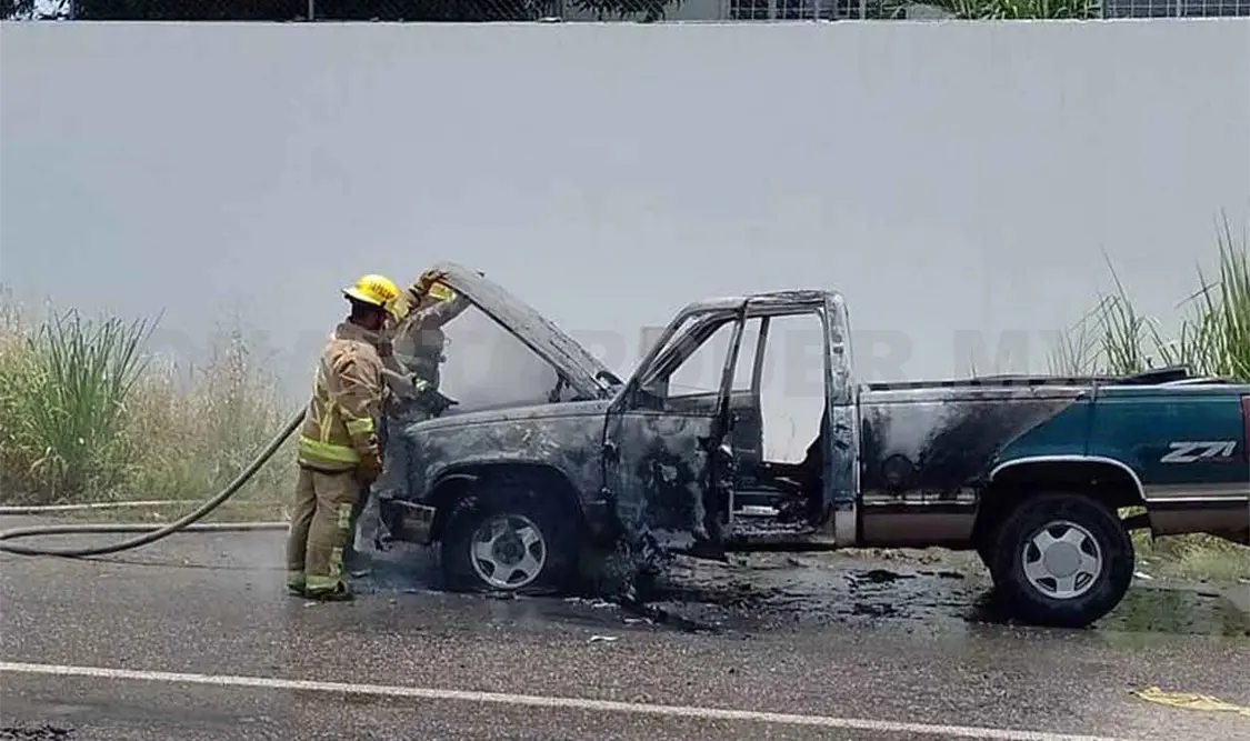 Camioneta termina convertida en chatarra