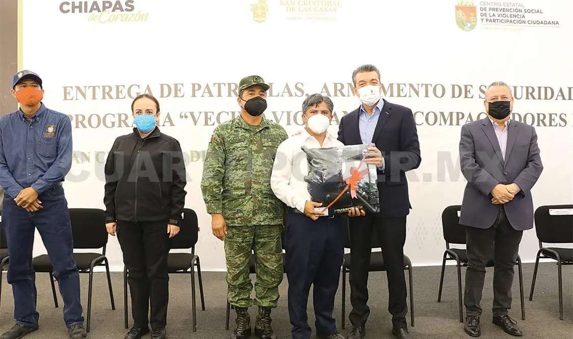 Entrega REC apoyos a la Policía Municipal en SCLC
