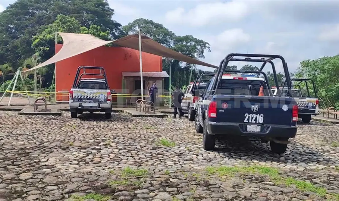Sujeto es encontrado muerto en un parque