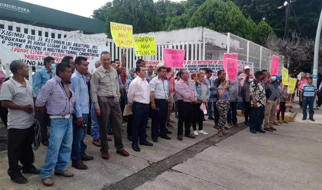Protestan en Diconsa por desabasto de mercancías