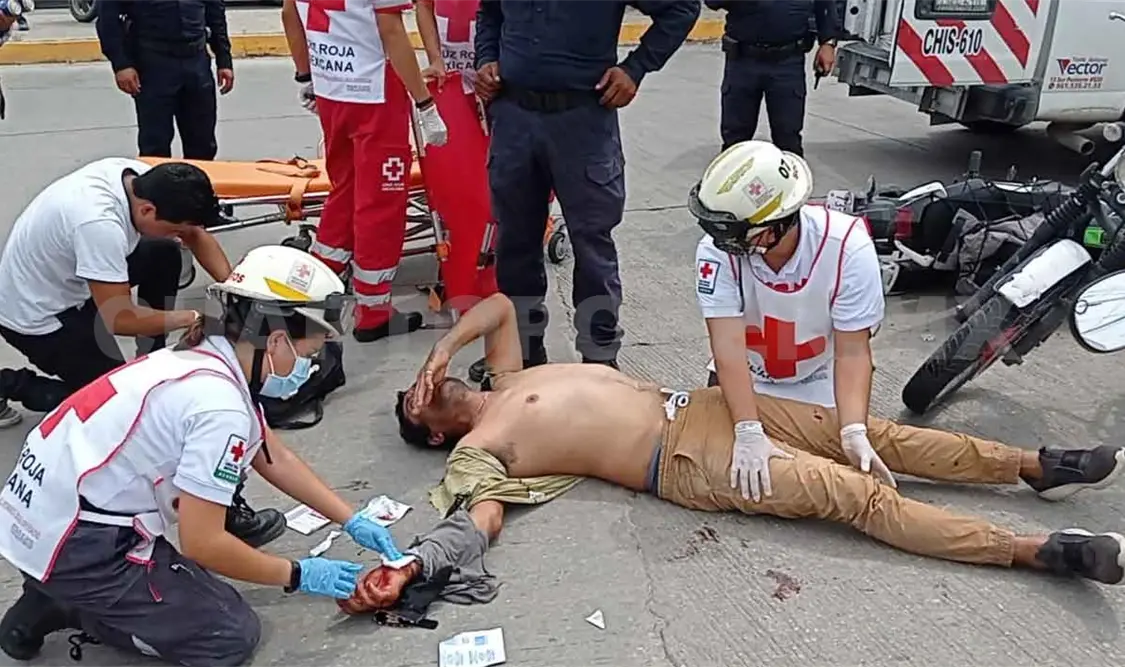 Se estrella motociclista contra motopatrulleros