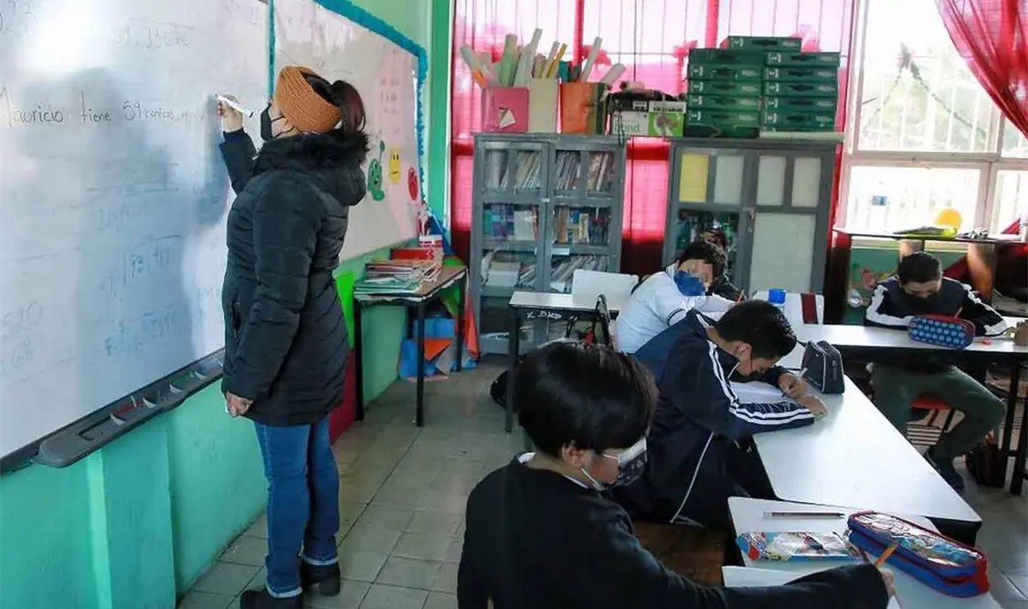 Juez federal frena eliminación de grados escolares