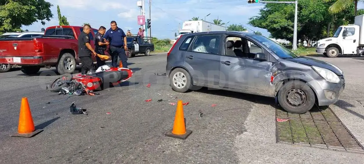 Motociclista resulta lesionado en percance