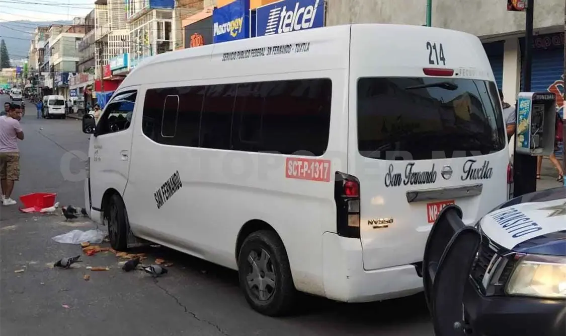 Atropellan a mujer y es aplastada por colectivo