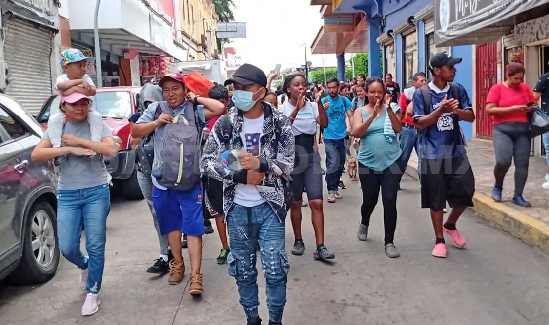 Los migrantes optaron por detener la marcha hasta juntar un número mayor, ya que temen represalias. Víctor Sánchez / CP
