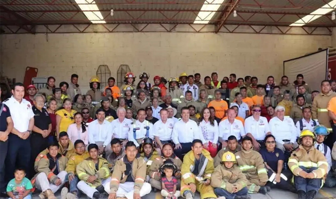 Trabajan en la construcción del Instituto de Bomberos
