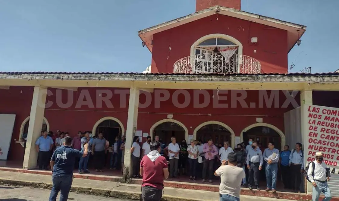Continúan protestas por reubicación del INM