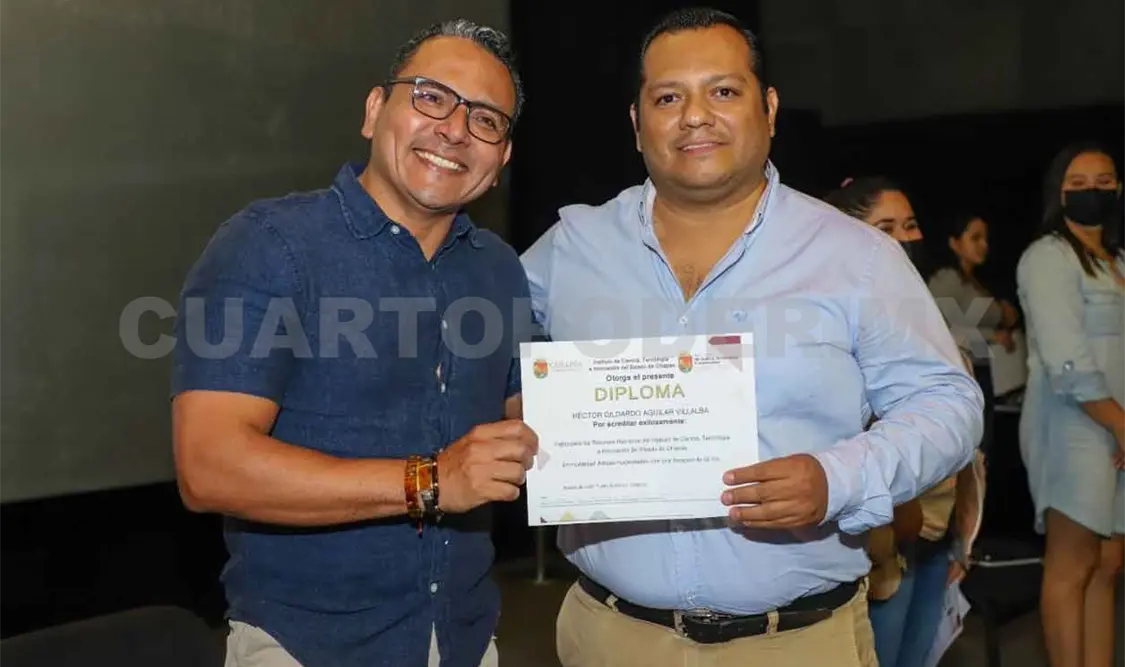 Entregan constancias de capacitación en inglés