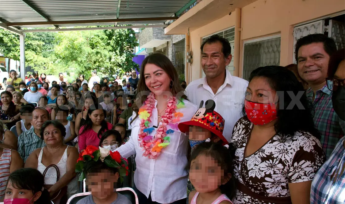 Vecinos de Tuxtla reciben a Sasil de León Villard