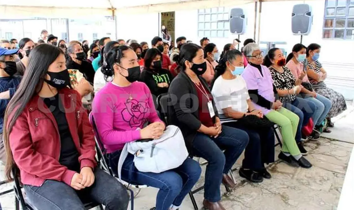 Donan equipo a parteras tradicionales