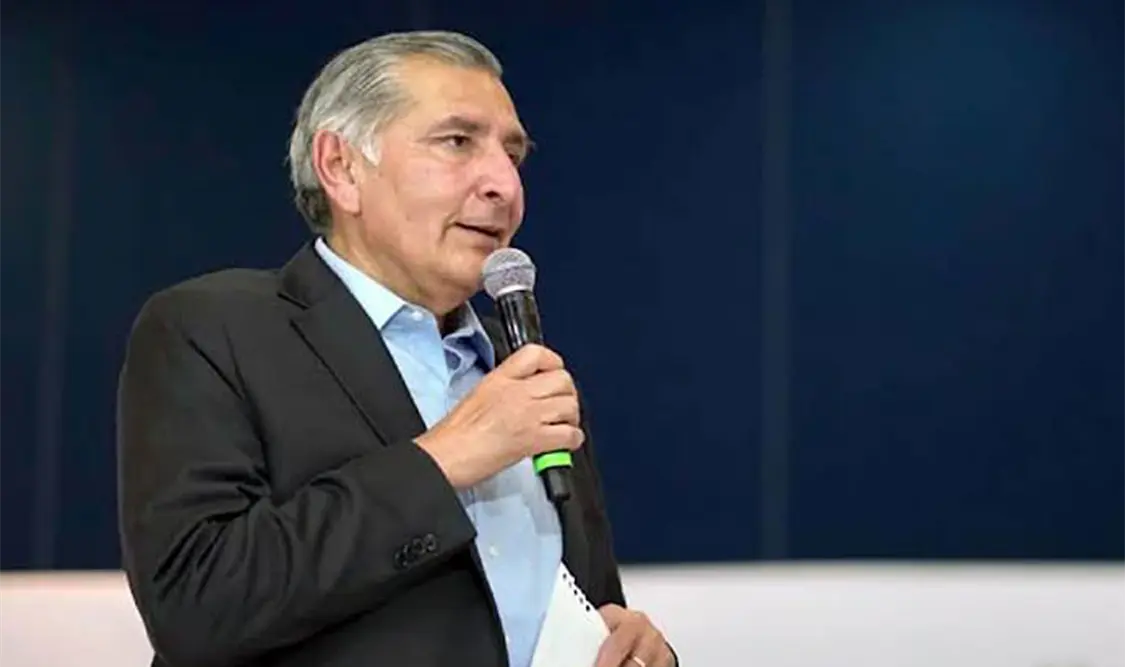 Reciben con porras a Adán Augusto