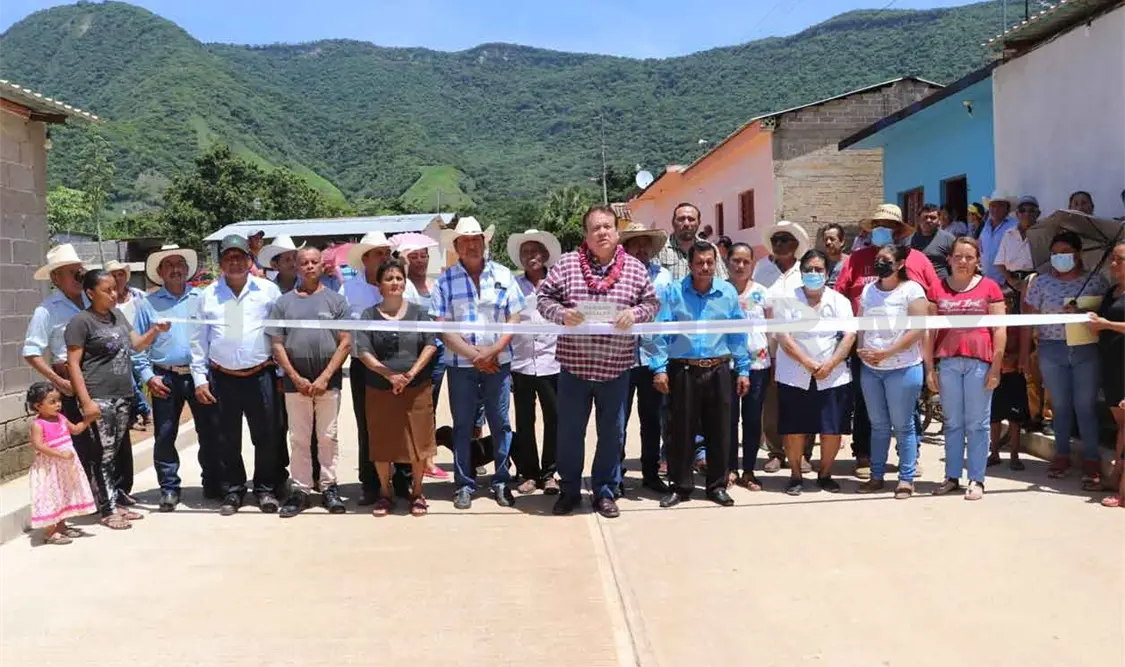 Inaugura edil obra vial en el ejido Ignacio Zaragoza