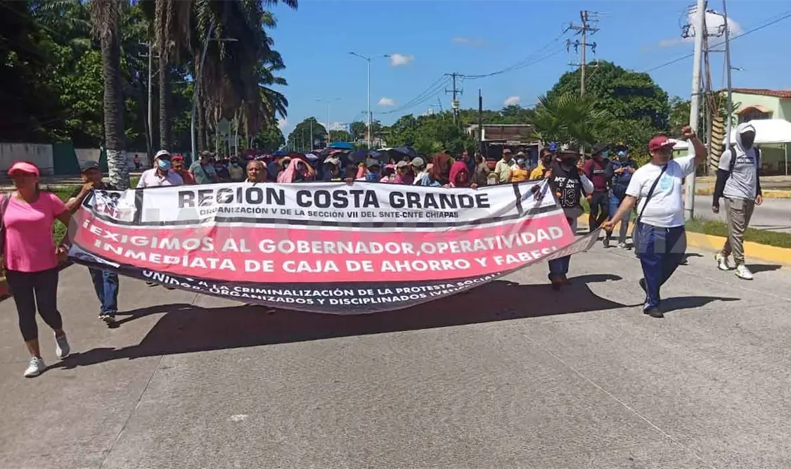 Exigen justicia por los 43 desaparecidos