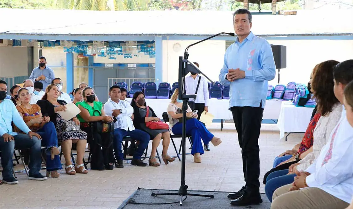 Arranca Escandón entrega de apoyos escolares