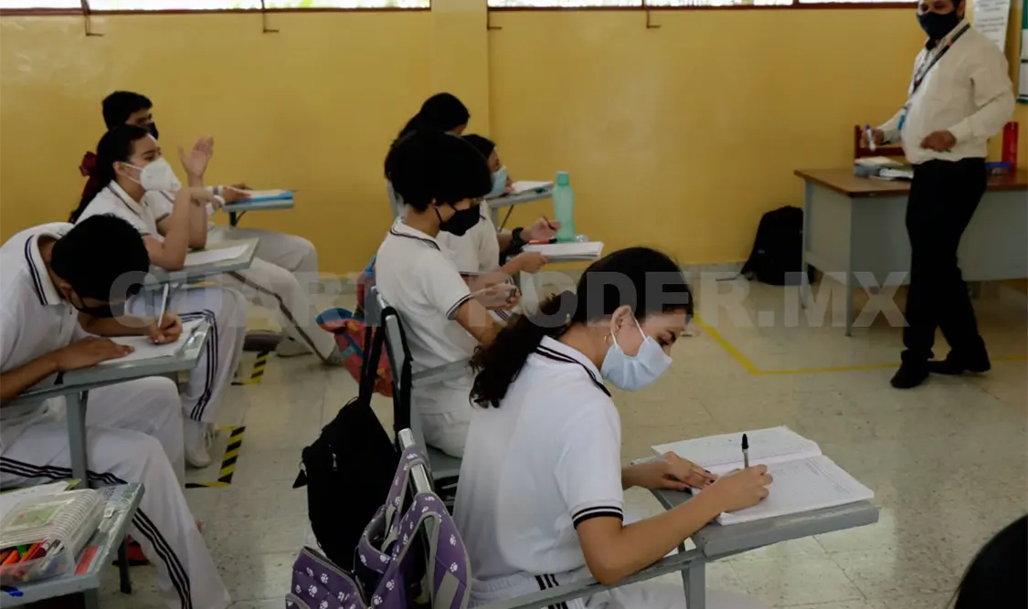 Casi un millón 700 mil estudiantes regresan a las aulas