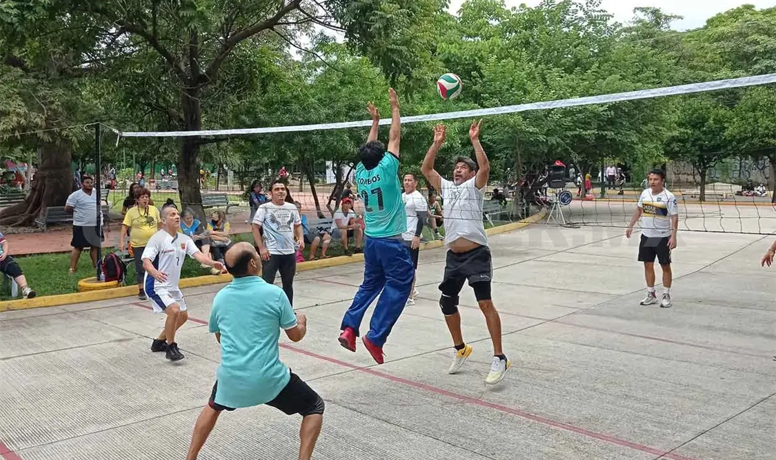 Celebran Día del Abuelo con cuadrangular