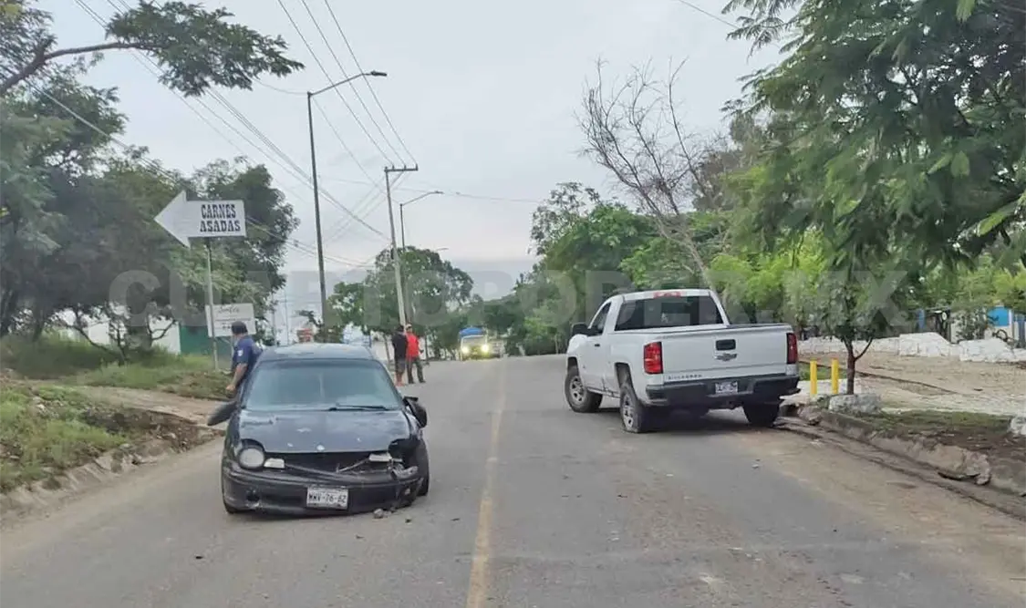 “Carreterazo” frente a preparatoria de Copoya