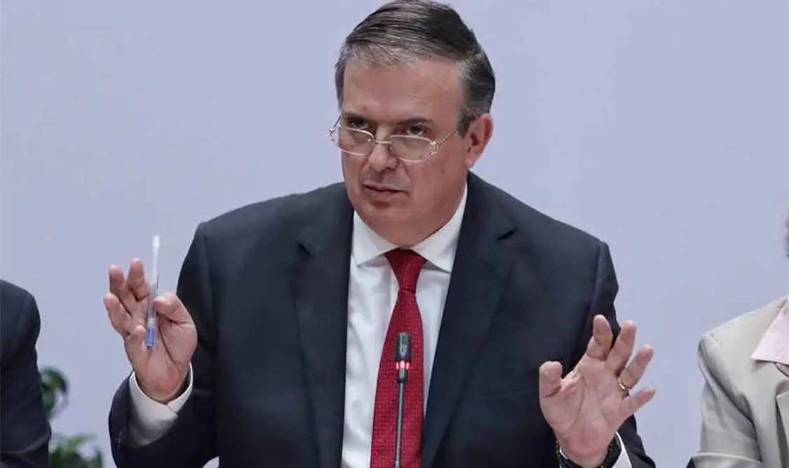 Cuestiona Ebrard a Ken Salazar ante dichos