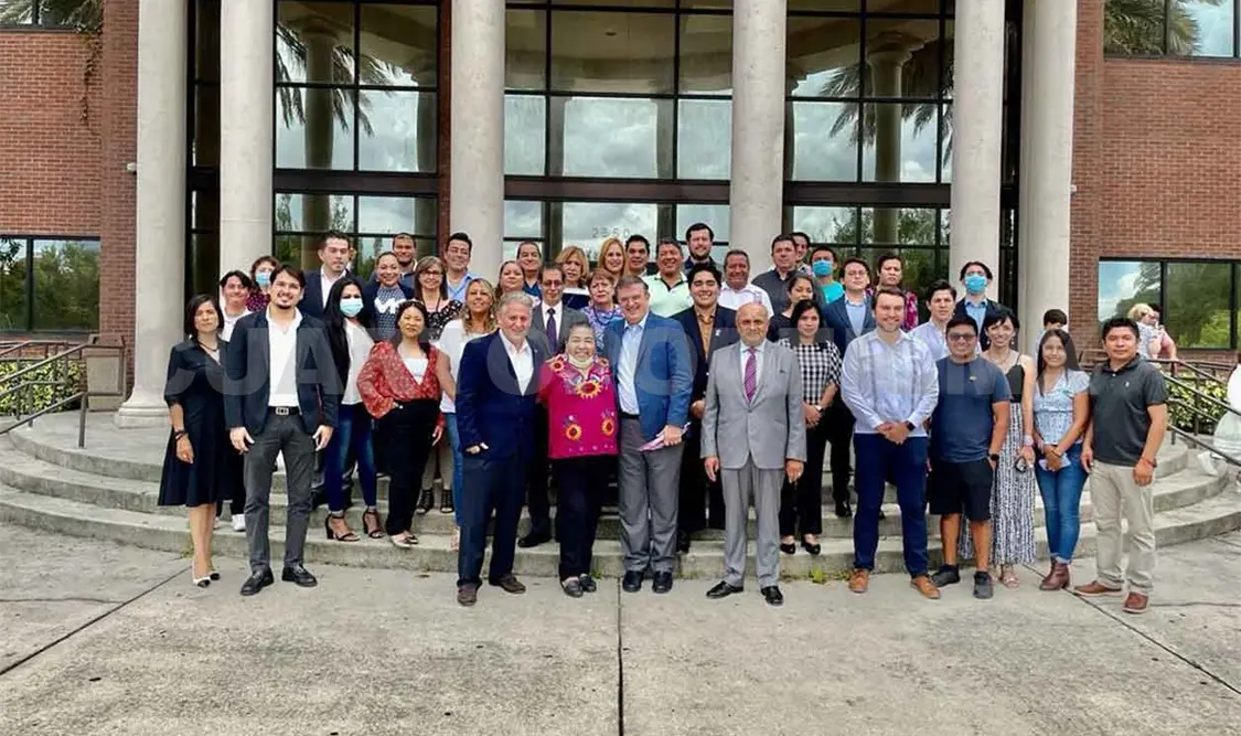 Ebrard felicita a equipo de consulado en Orlando