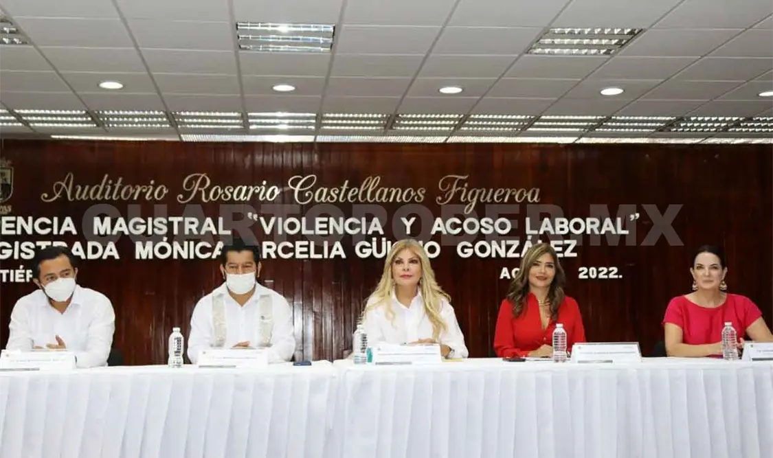 Imparten conferencia magistral sobre violencia