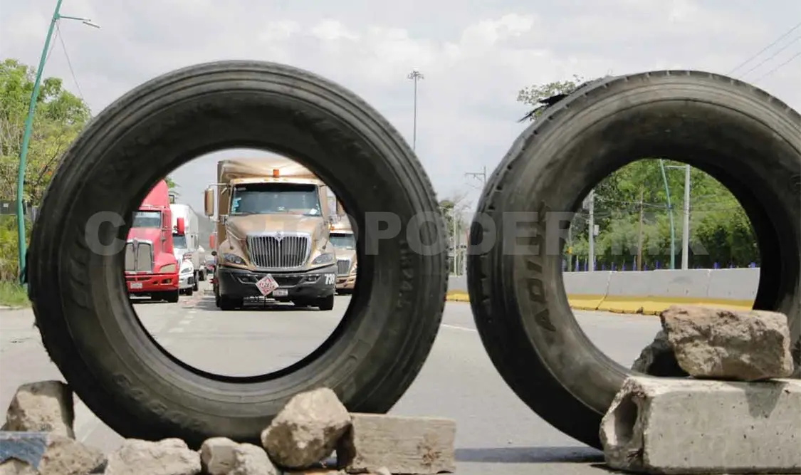 Cierre de carreteras impacta la región Sur