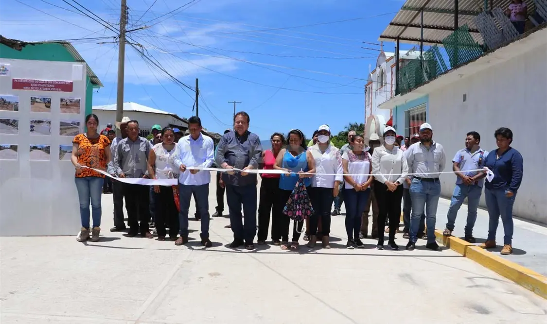 Inaugura edil obra vial en ejido Cuauhtémoc