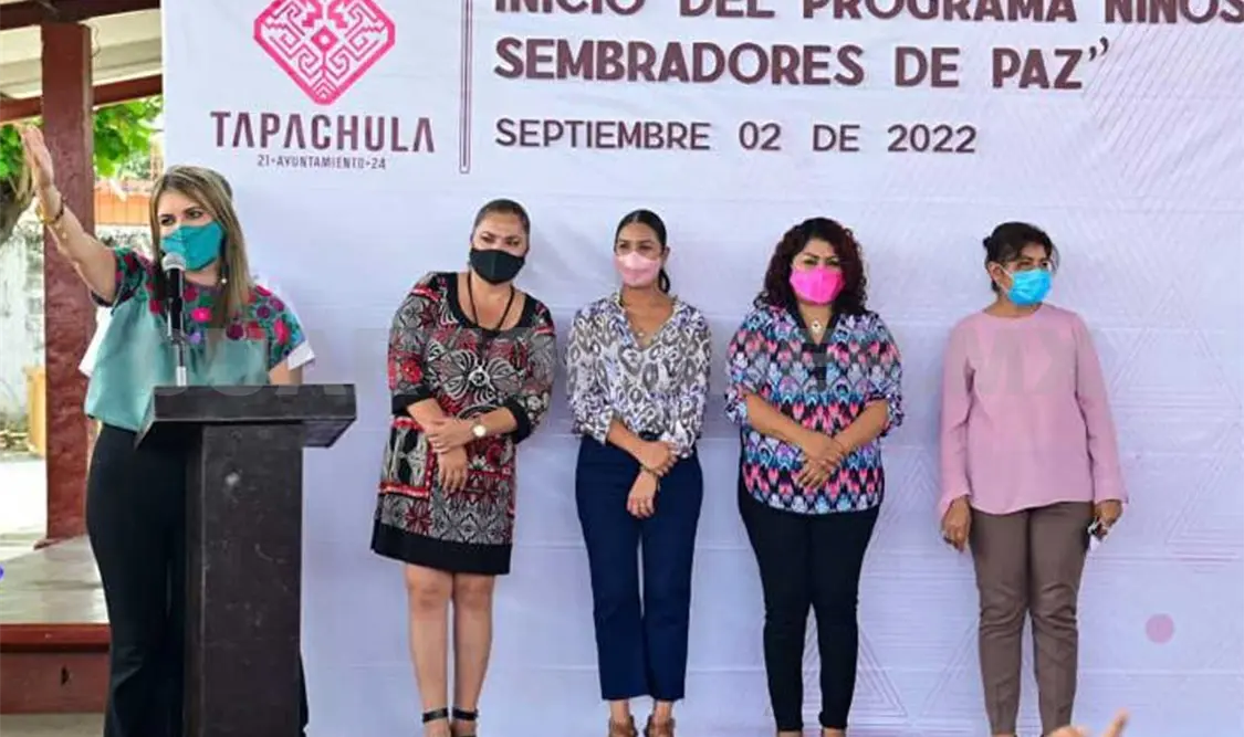 Durante el arranque del programa municipal “Niños y Niñas Sembradores de Paz”. CP