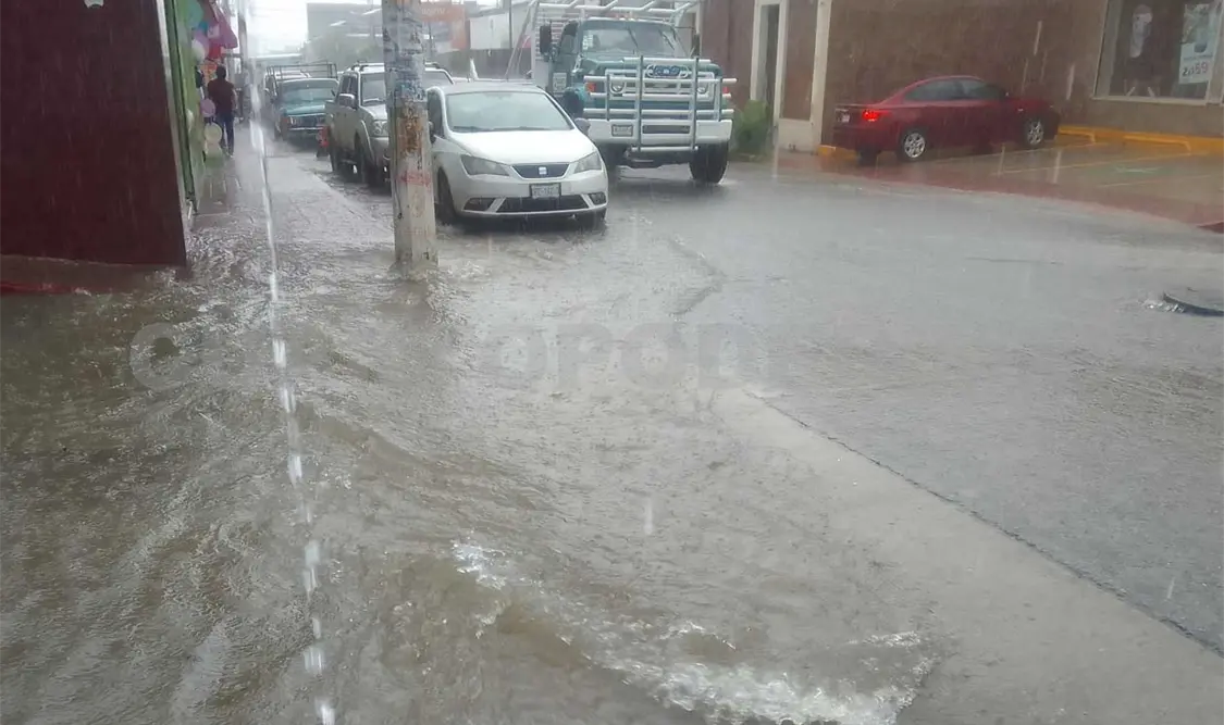 Las calles se vuelven intransitables con los fuertes aguaceros. Noel Vázquez / CP