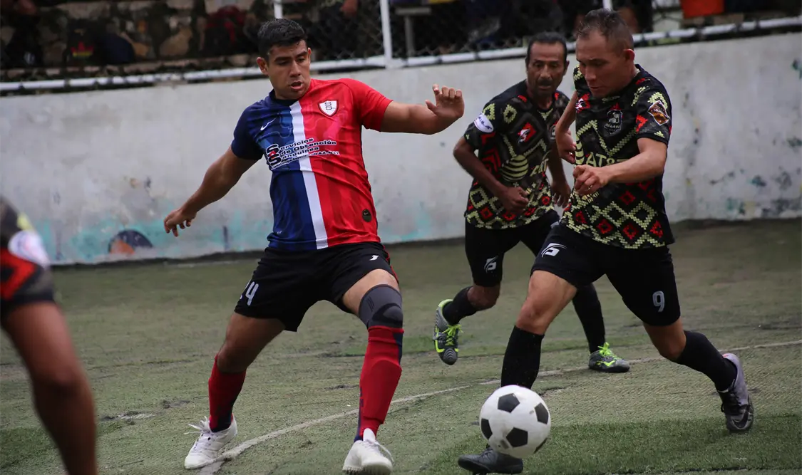 Espectacular duelo de semifinales por la Copa Héroes, con goles que cayeron a racimos. Carlos López/CP