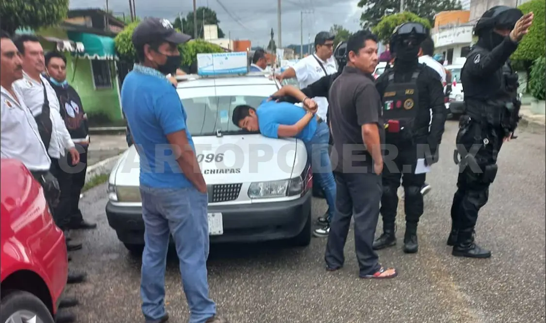 El taxista afectado logró reaccionar: desarmó y sometió al sujeto que pretendía despojarlo de sus pertenencias y dinero que llevaba consigno. Cortesía