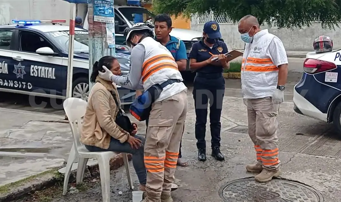 Embisten y lesionan a pareja de motoristas