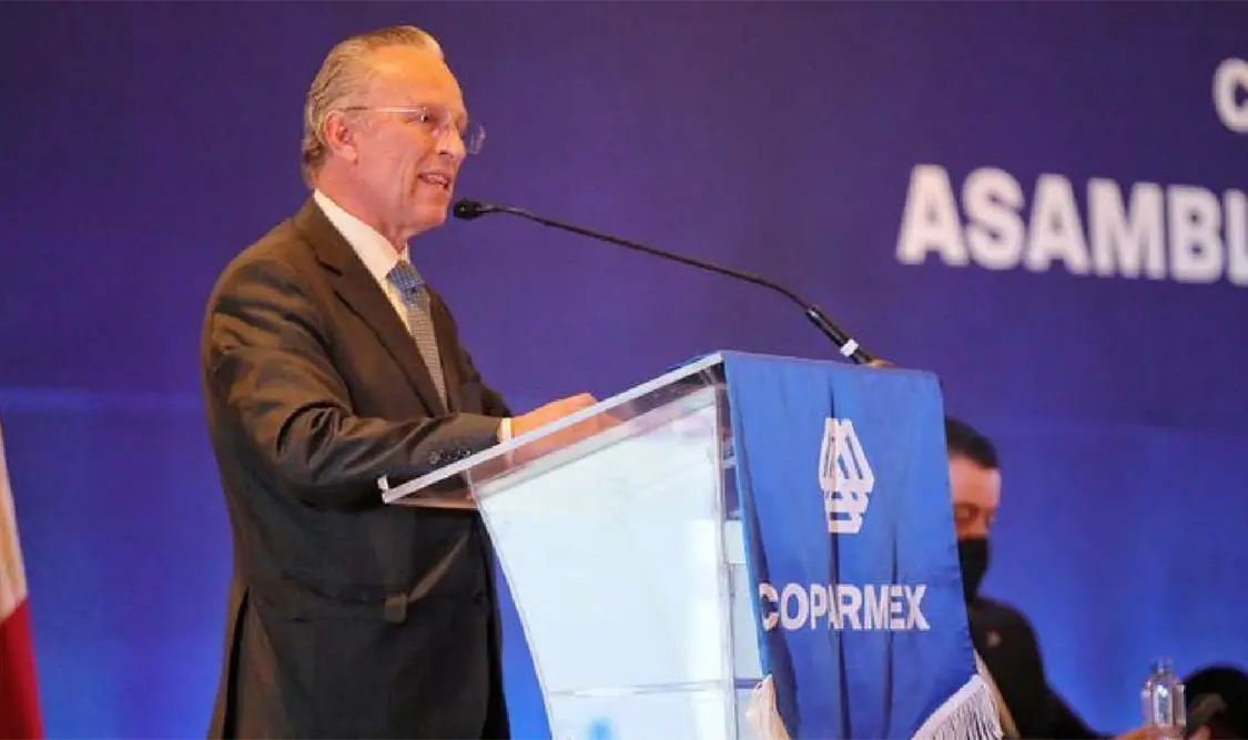Medina Mora afirmó que el problema es que la inversión pública se concentra en cuatro grandes obras y no en el resto del país. Cortesía