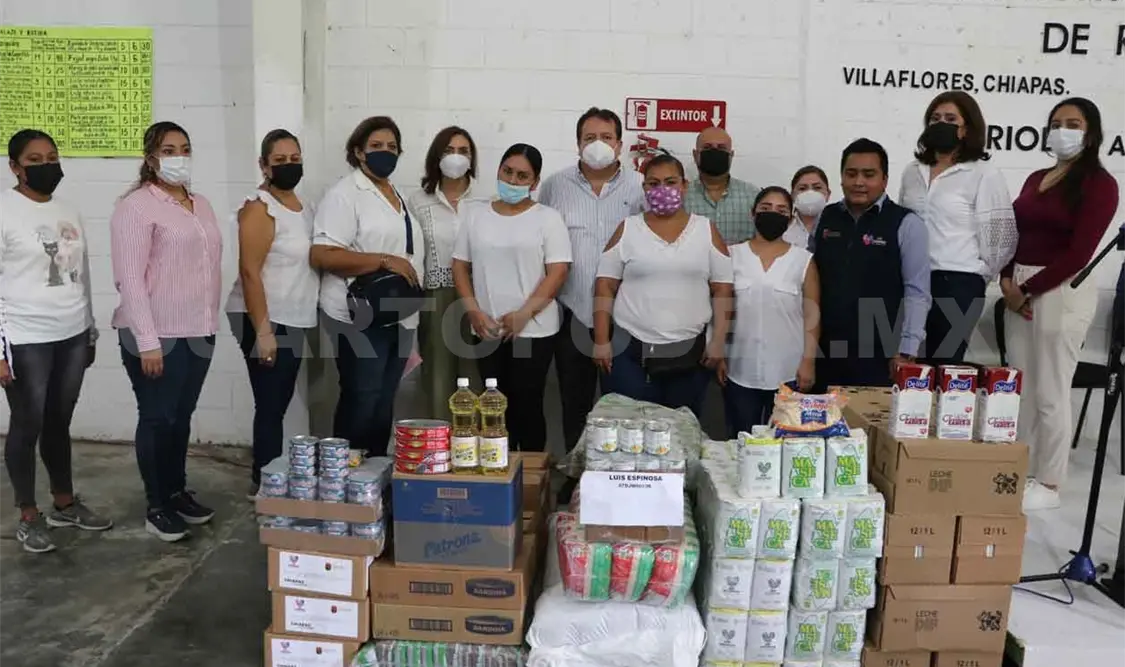 Entrega edil insumos para escuelas de Villaflores