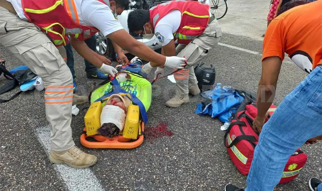 Motociclista queda grave al sufrir fuerte accidente