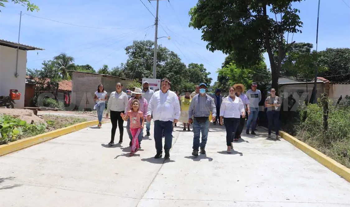 Alcalde inaugura calles en ranchería Miguel Hidalgo