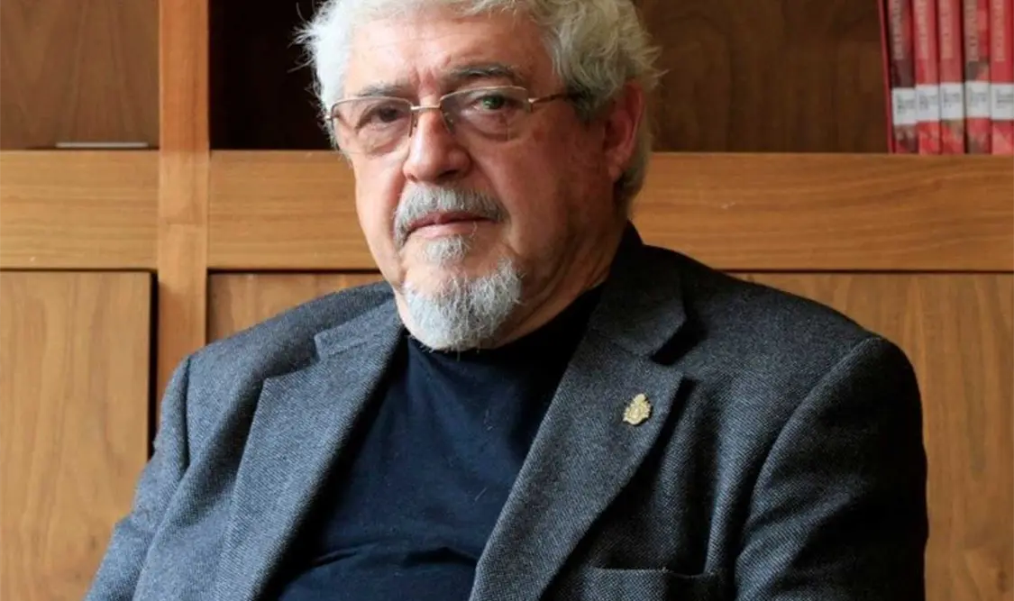El homenaje se realiza en el marco del cumpleaños número 80 del autor de Conjuros. Cortesía