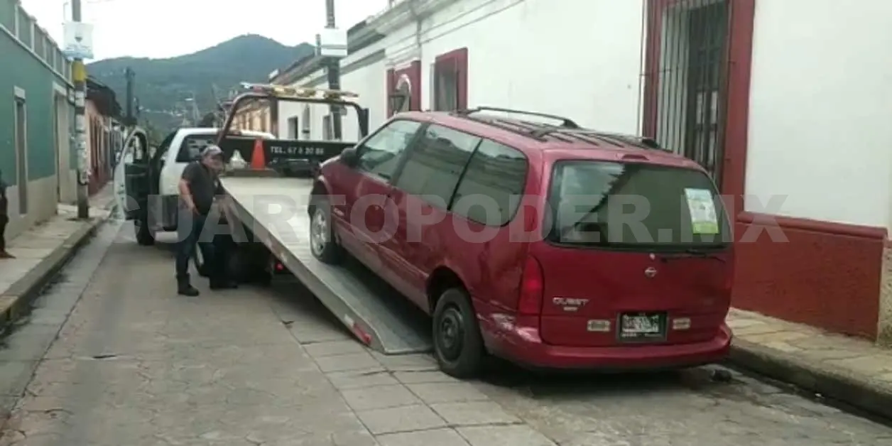 Recuperan vehículo abandonado en el barrio La Merced