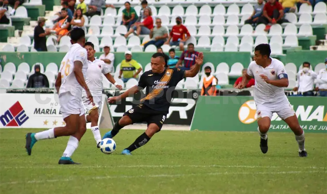 Cafetaleros cortó orejas y rabo