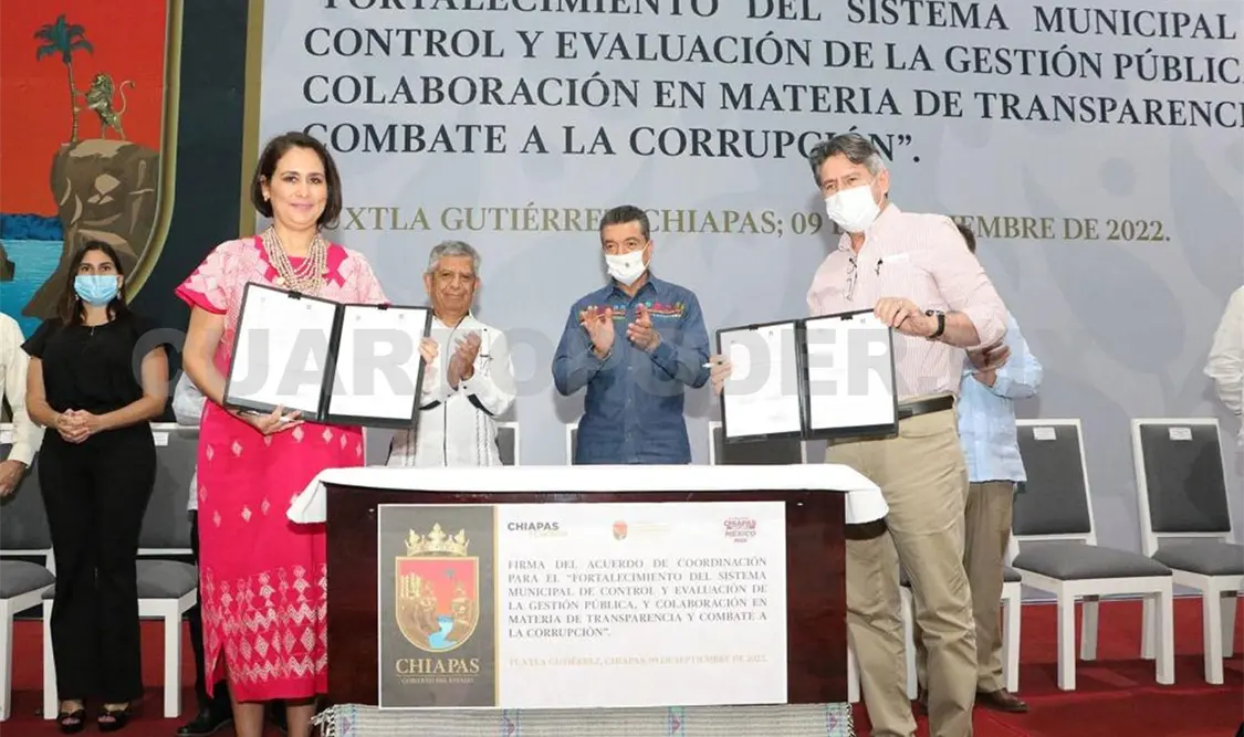 Atestiguan firma de acuerdo por la transparencia