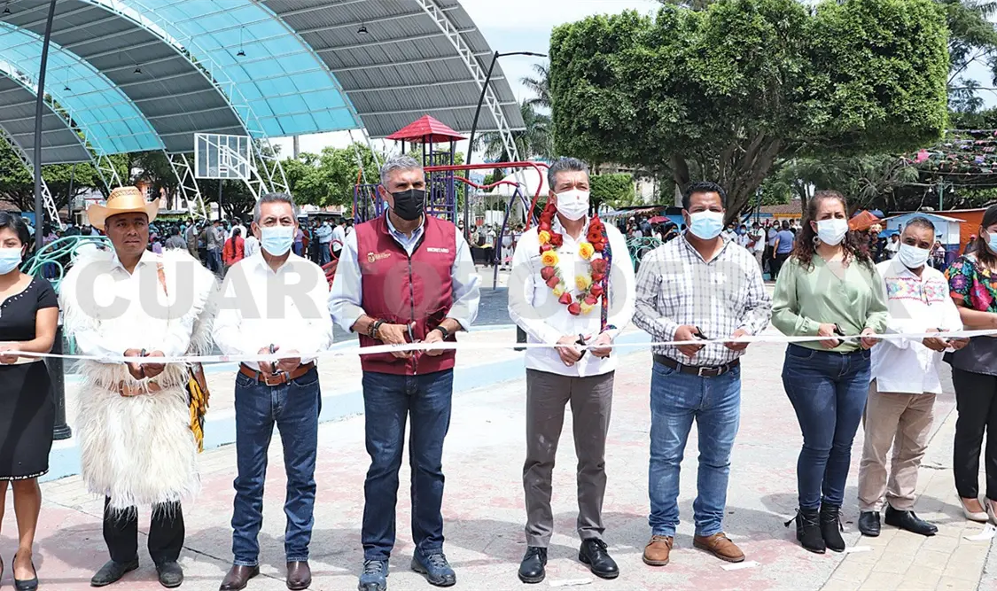 Durante el acto inaugural de las obras entregadas en el municipio de Rayón, en donde REC dijo que su gobierno seguirá fortaleciendo la infraestructura de los pueblos. CP