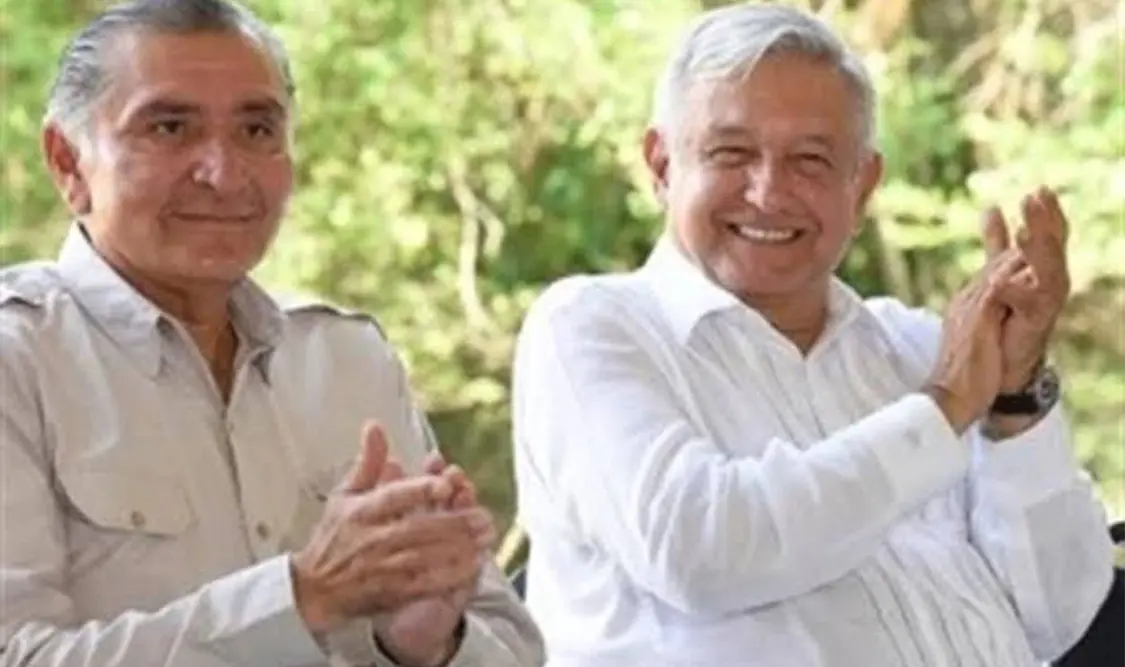 Acompaña Adán Augusto a AMLO en supervisión de obra