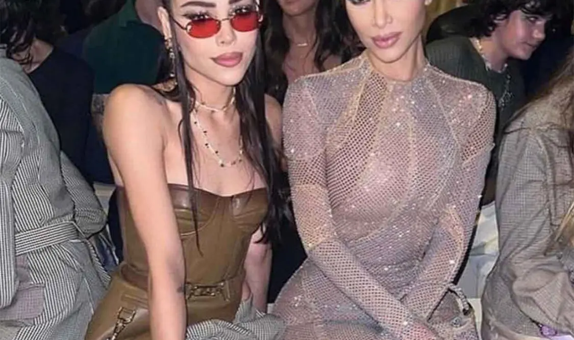 Danna Paola posa con Kim Kardashian