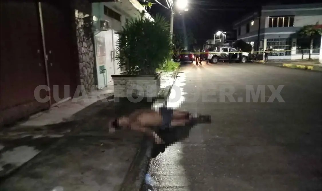 Se desangra por balazo y fallece en la banqueta