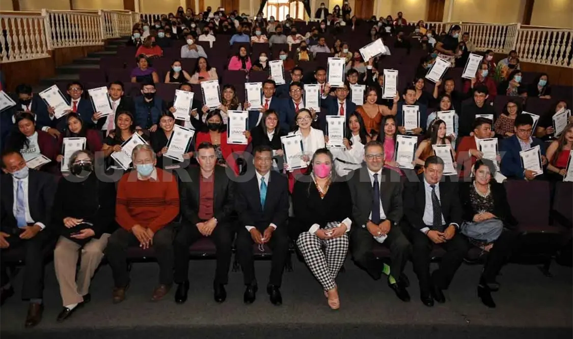 Se gradúan alumnos de la Facultad de Ciencias Sociales