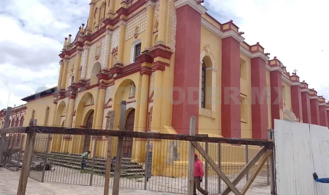 Retiran estructura que protegía la Catedral de SCLC