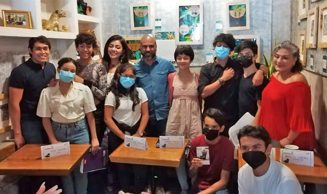 El equipo de la puesta en escena 80 decibelios. Cortesía