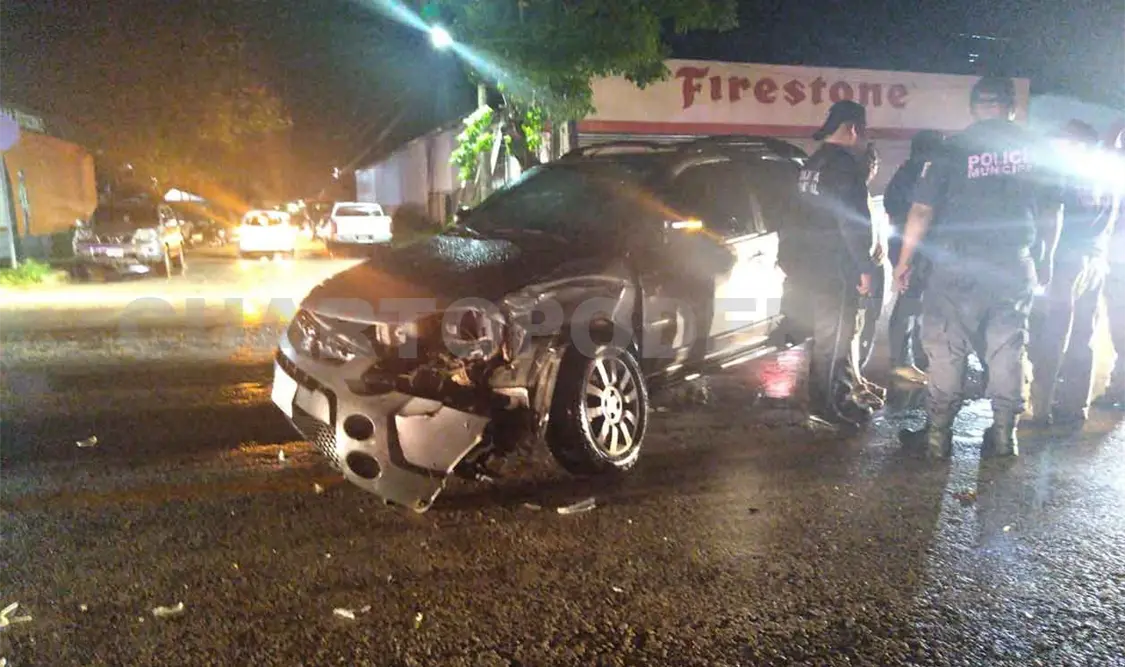 Quiso ganar el paso y provoca accidente