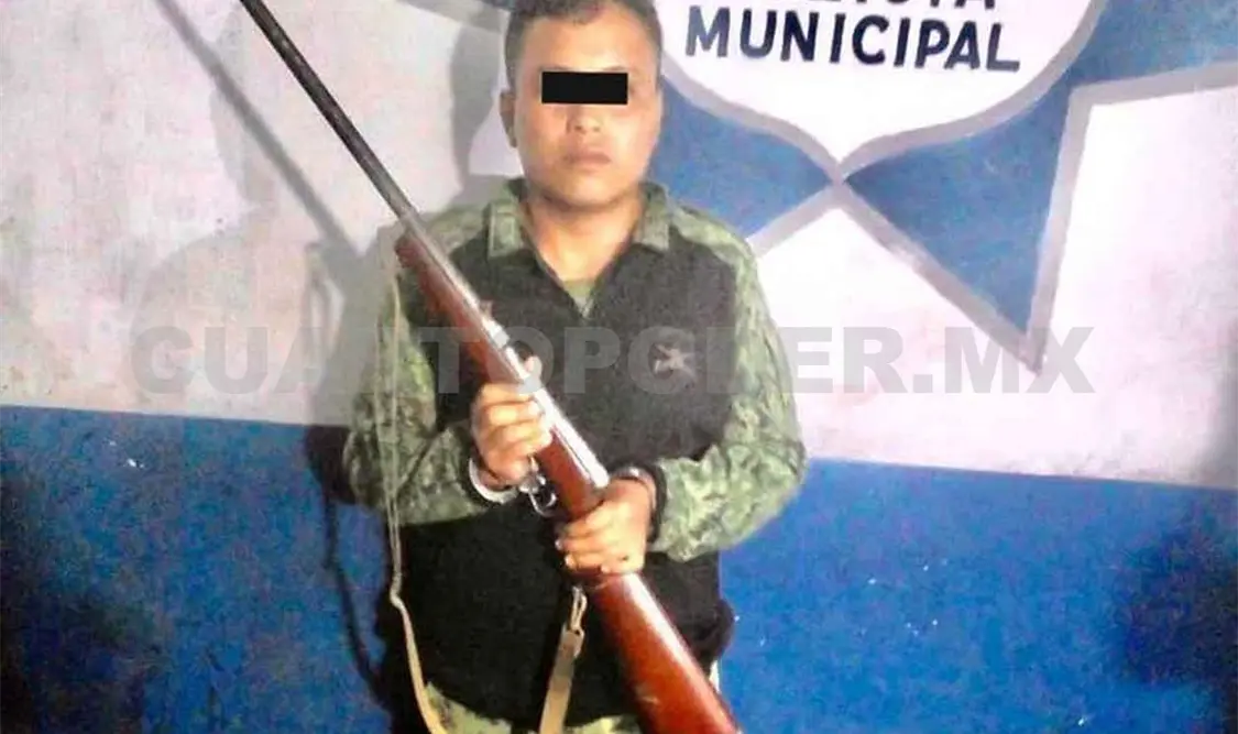 Arrestan a individuo por portar un rifle