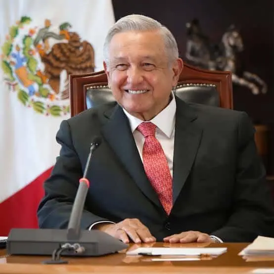 “Me informó el almirante Ojeda Durán, que una persona falleció por la caída de una barda de un centro comercial en Manzanillo”, reportó López Obrador a través de un video. Cortesía